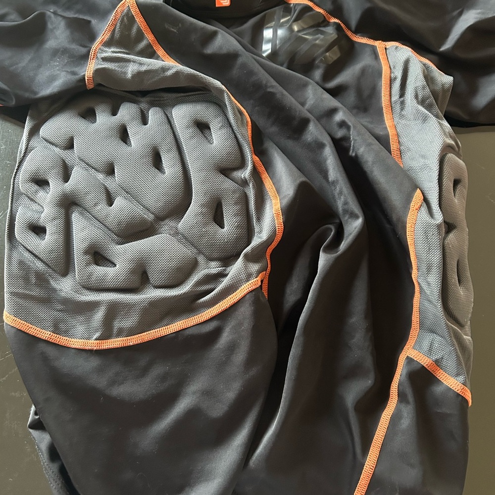 Shock Doctor Men's XL Black and Gray 3 Padded short sleeve shirt